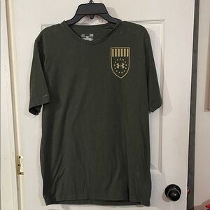 Under Armour Men's Olive Tee with Gold Logo "United States of America". Size L